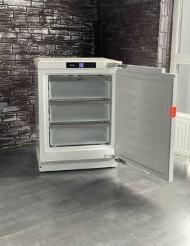 Вбудована морозильна камера Miele FNUS 7040 19 фото