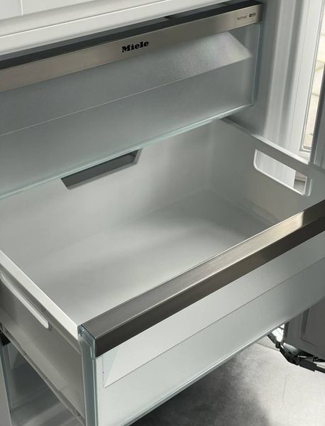 Вбудована морозильна камера Miele FNUS 7040 19 фото