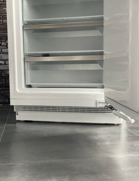Вбудована морозильна камера Miele FNUS 7040 19 фото