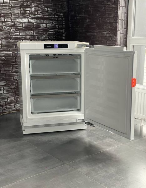 Вбудована морозильна камера Miele FNUS 7040 19 фото