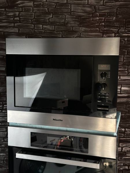 Комплект Miele: Духова шафа з Паровим Ударом H 5681 + Вбудована Мікрохвильова піч M 8161 87 фото