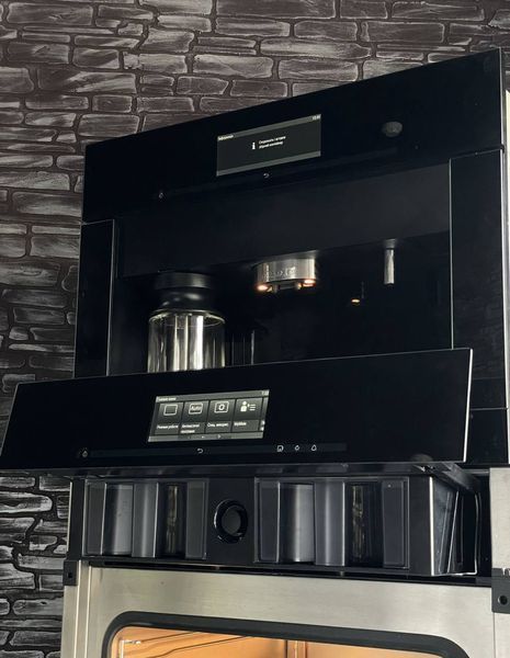 Комплект Miele на кухню: Духова шафа з Пароваркою Miele DGC 6860 + Кавомашина Miele CVA 6805 102 фото